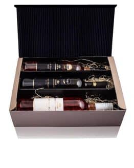 Kolekcia 3 vín s názvom Ženské pokušenie zabalené v elegantnej krabici s mašľou obsahuje 2 ružové a 1 poloslladké biele víno - vinárstvo Vinkor Malé Karpaty