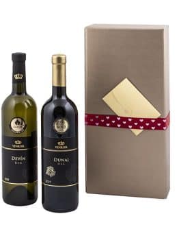Elegantné balenie 2 vín (Devín, Dunaj) s názvom To pravé slovenské previazané mašľou, s venovaním ako bonus - vinárstvo Vinkor Malé Karpaty