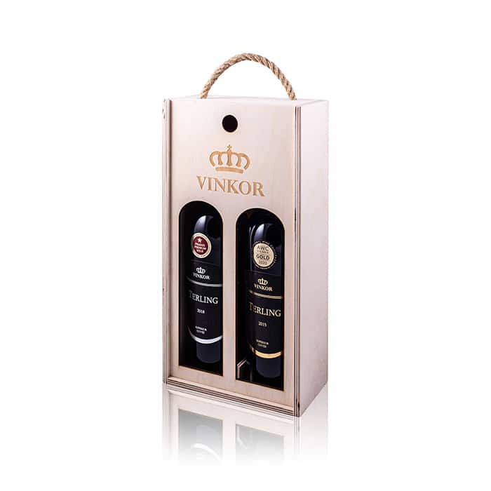 Darčeková drevená kazeta s logom vinárstva Vinkor obsahujúca 2 vína Cuvée Terling, biele Terling Blanc 2018 a červené víno Terling 2015
