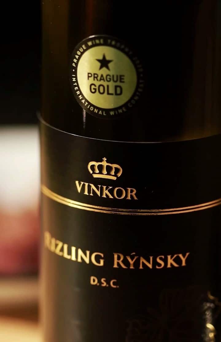 Biele suché víno Rizling Rýnsky z rodinného vinárstva Vinkor z Malých Karpát