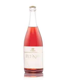 Prírodne šumivé víno PET-NAT Rosé 2021 z rodinného vinárstva Vinkor prechádza prvotnou fermentáciou, a to priamo vo fľaši