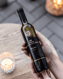 Sladké biele víno Pálava 2021 z rodinného vinárstva Vinkor z Vinosadov