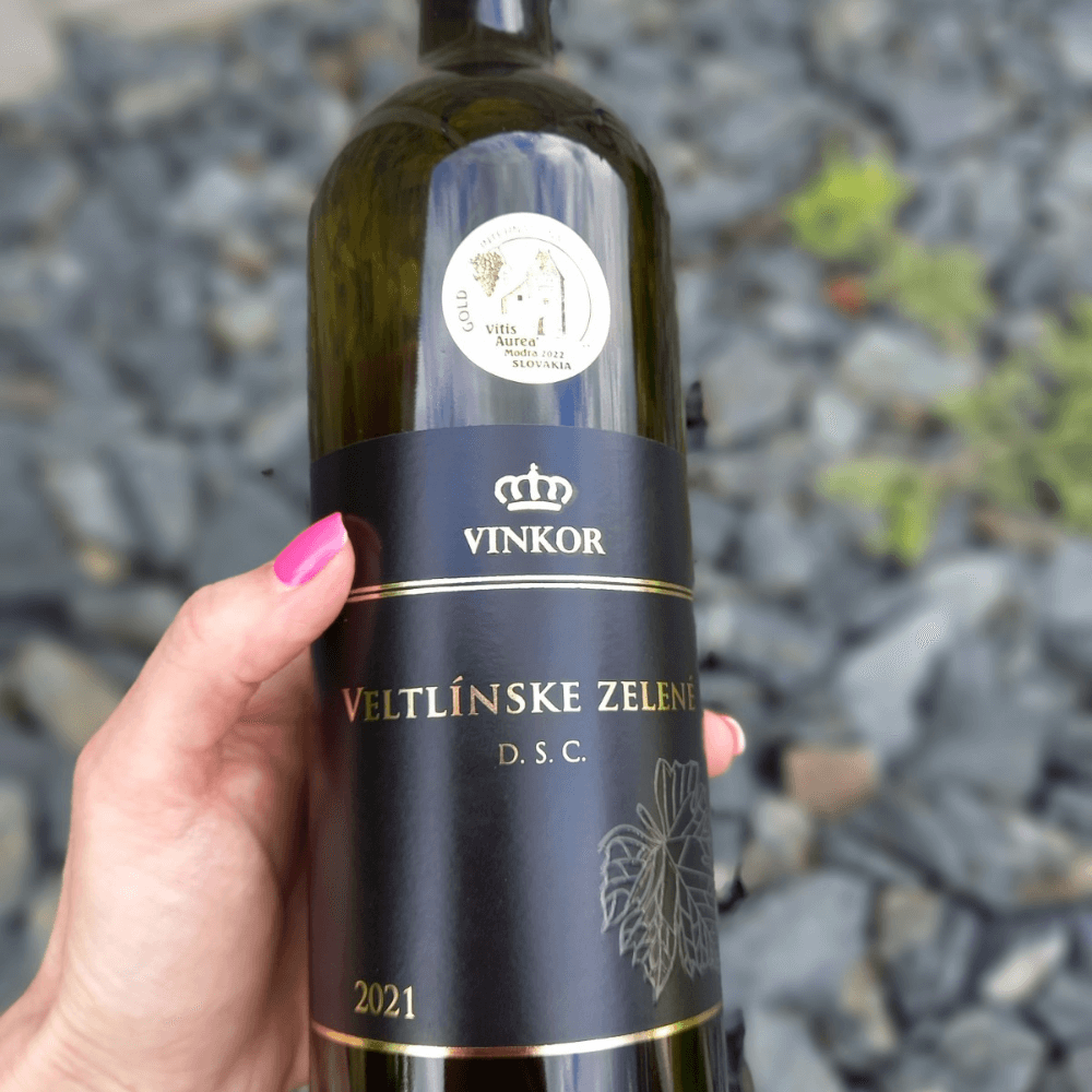 Biele suché víno Veltlínske zelené 2021 z rodinného vinárstva Vinkor - Malé Karpaty
