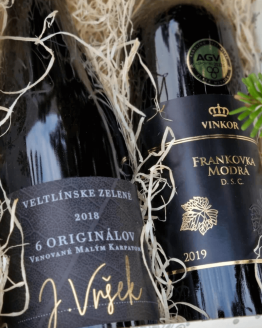 Vianočná darčeková kazeta s kvalitnými slovenskými vínami z rodinného vinárstva Vinkor - suché Veltlínske zelené 2018 - 6 originálov a červená Frankovka modrá 2019