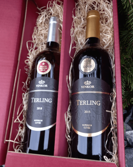 Vianočný Terling Cuvée - 2 Superior Cuvée Terling - z rodinného vinárstva Vinkor uložené vo vianočnej červenej krabici vystlanej drevitou vlnou
