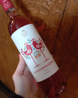 Mladé víno, ružové Svätovavrinecké 2022 z rodinného vinárstva Vinkor