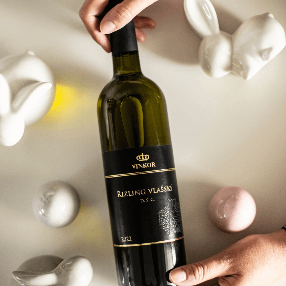 Biele suché víno Rizling Vlašský 2022 z rodinného vinárstva Vinkor z Malých Karpát