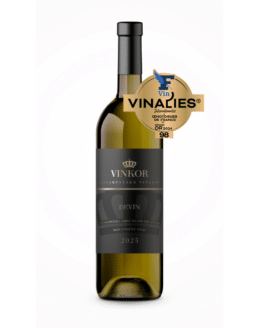 Biele suché víno Devín 2023 z rodinného vinárstva Vinkor s bodovým hodnotením 98 z Vinalies Internationales